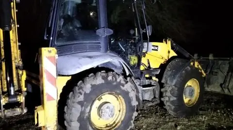 Na posesji koparka, motocykl i armata. Policja: przedmioty pochodzą z włamań 