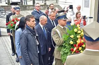 Uroczystość odsłonięcia tablicy na ścianie kościoła św. Jacka