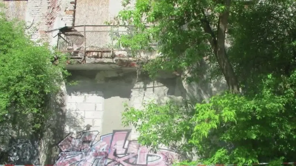 W jednym z budynków przy ulicy Krypskiej urwał się balkon
