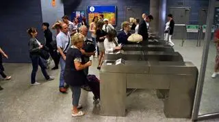 Na stacji Metro Ratusz Arsenał pojawią się nowe bramki