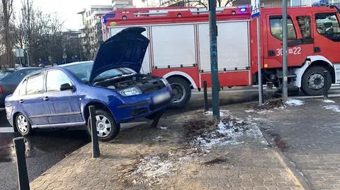 Zasłabł za kierownicą, uderzył w słup