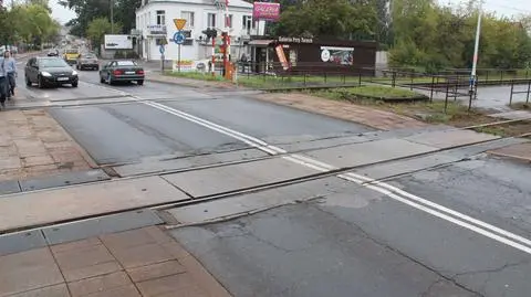 Zamykają przejazd w Wawrze. "Musimy wyremontować tory"