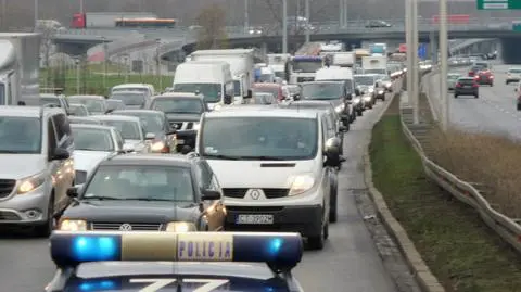 Wypadek na Wisłostradzie. Jedna osoba w szpitalu