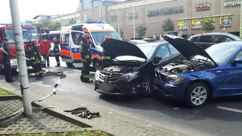 Zderzenie dwóch aut przy Arkadii. Jedna osoba w szpitalu