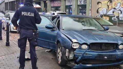 Chcieli zatrzymać kierowcę do kontroli, bo auto nie miało rejestracji. Zaczął uciekać