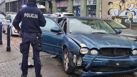 Chcieli zatrzymać kierowcę do kontroli, bo auto nie miało rejestracji. Zaczął uciekać