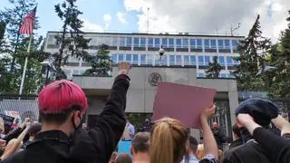 Protest pod ambasadą USA