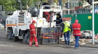 Ostatnie prace na skrzyżowaniu Emilii Plater i Świętokrzyskiej