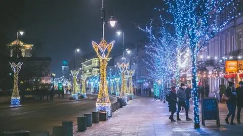 Choinka wróci na plac Zamkowy, ulice rozświetlą świąteczne iluminacje