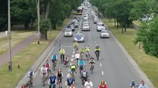 Rowerzyści w drodze na Ursynów