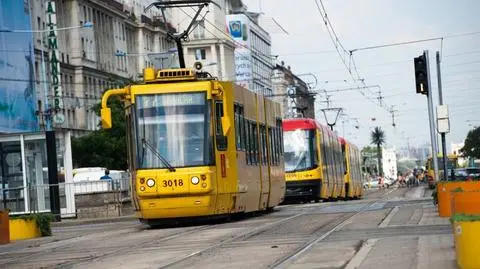 Jak jeździć komunikacją w wakacje? Poradnik ZTM 