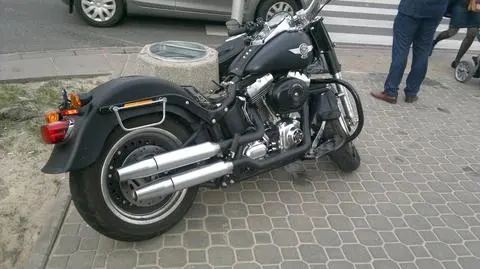 Zderzenie motocykla z mercedesem na Ursynowie