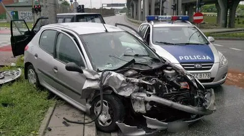 Zderzenie suzuki z peugeotem