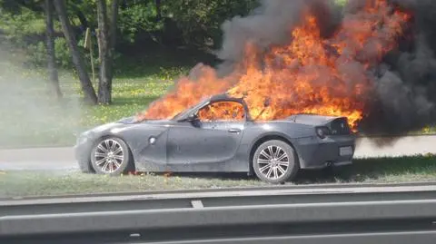 Na Wisłostradzie spłonęło sportowe BMW