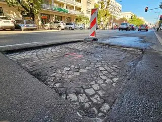 Odkrywają bruk na ulicy Kruczej