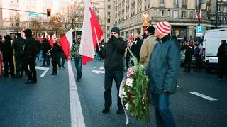 Tłum na Placu Konstytucji - fot. beznaswy.blox.pl