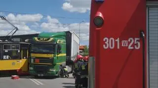 Wypadek z udziałem ciężarówki i tramwaju