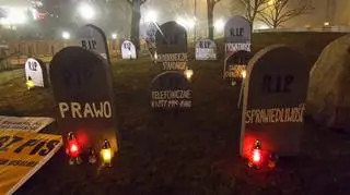 Cmentarz wartości przed Sejmem