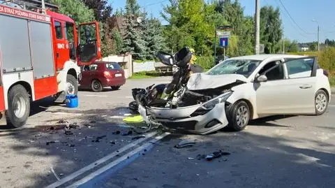 Motocyklista zderzył się z autem osobowym, trafił do szpitala