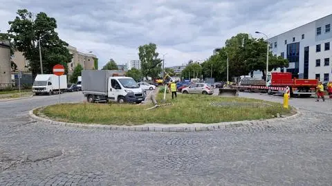 Rusza remont ulicy Ordona. Historyczny bruk zostanie na miejscach parkingowych, resztę zaleją asfaltem