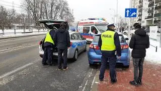 Zderzenie autobusu z samochodem na Bielanach