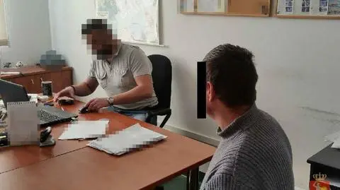 "Podpalał na cmentarzu wieńce i wiązanki". Usłyszał 15 zarzutów