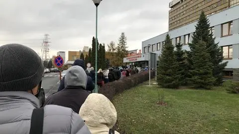 "Tak, tak. To kolejka do wejścia do Centrum Onkologii"