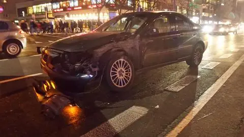 Marszałkowska: volvo zderzyło się z tramwajem