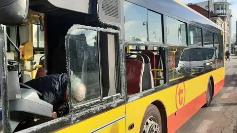 Zderzenie autobusu miejskiego z autem dostawczym