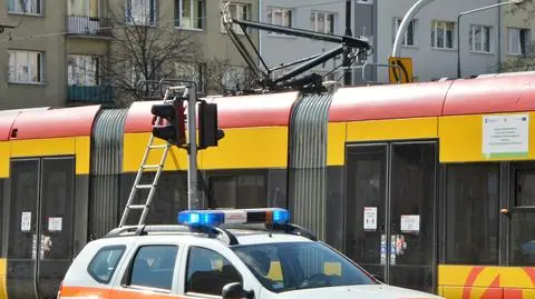 Tramwaje utknęły na Grójeckiej. Zerwana sieć trakcyjna