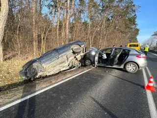 Zderzenie dwóch aut w Prażmowie 