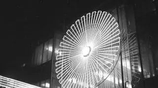 Neon przy Domu Towarowym Sawa w 1974