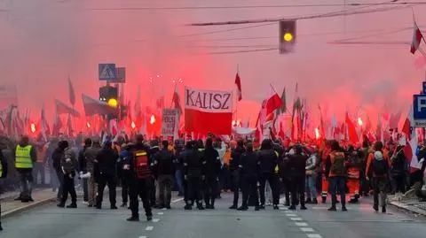 Marsz narodowców w centrum Warszawy 