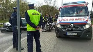 Zderzenie motocykla z trzema autami