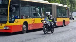 Samochód osobowy zderzył się z dwoma autobusami miejskimi 