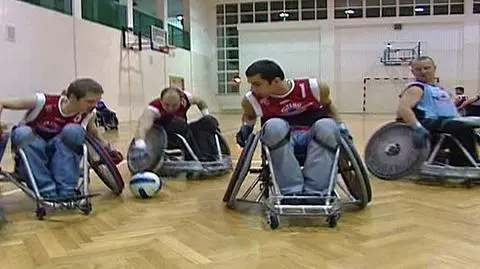 Zagrają w rugby na opancerzonych wózkach