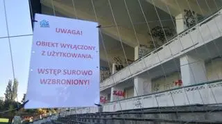 Zamknięta trybuna na stadionie Marymontu