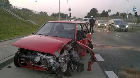 Siła uderzenia wyrzuciła go przez okno