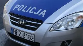 Policja eskortowała chłopca i jego rodziców do szpitala