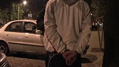 Narkotyki wyrzucili przez okno