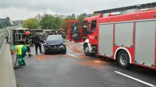 Ciężarówka na boku
