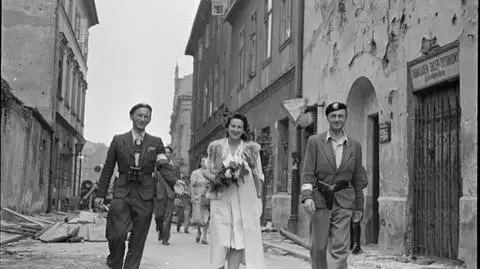 Ruiny i codzienne życie powstańczej Warszawy. Muzeum udostępniło 1500 wyjątkowych zdjęć