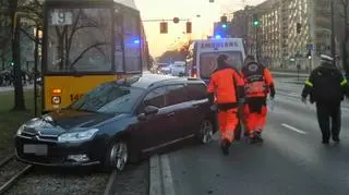 Zderzenie tramwaju z samochodem osobowym 