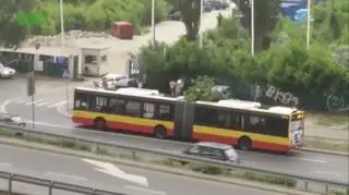 Drzewo przewróciło się na autobus