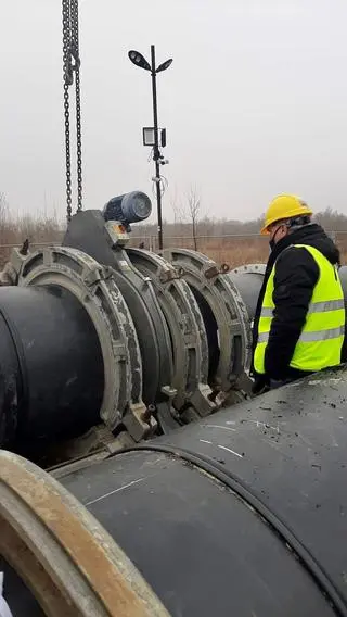 Ścieki płyną już rurociągiem pod dnem Wisły