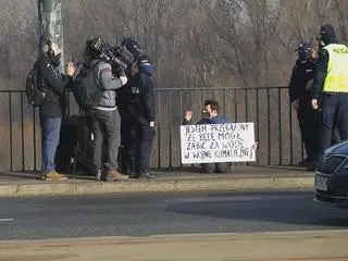 Protest klimatyczny na moście Poniatowskiego