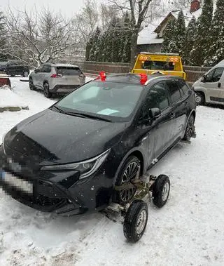 Toyota odzyskana przez policjantów