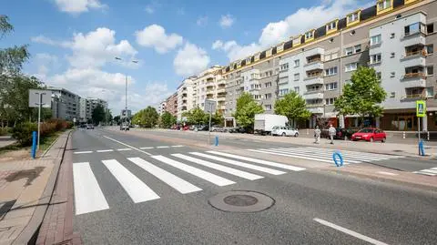 Ma być jaśniej. Przejścia dla pieszych w alei KEN zyskają nowe światła