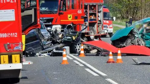 Czołowe zderzenie na krajowej "2". Zginęło dwóch kierowców