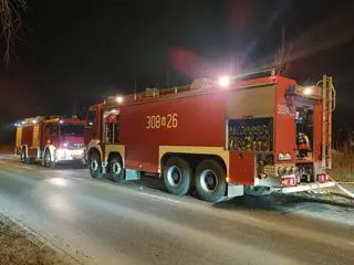 Pożar kontenerów budowlanych w Wawrze